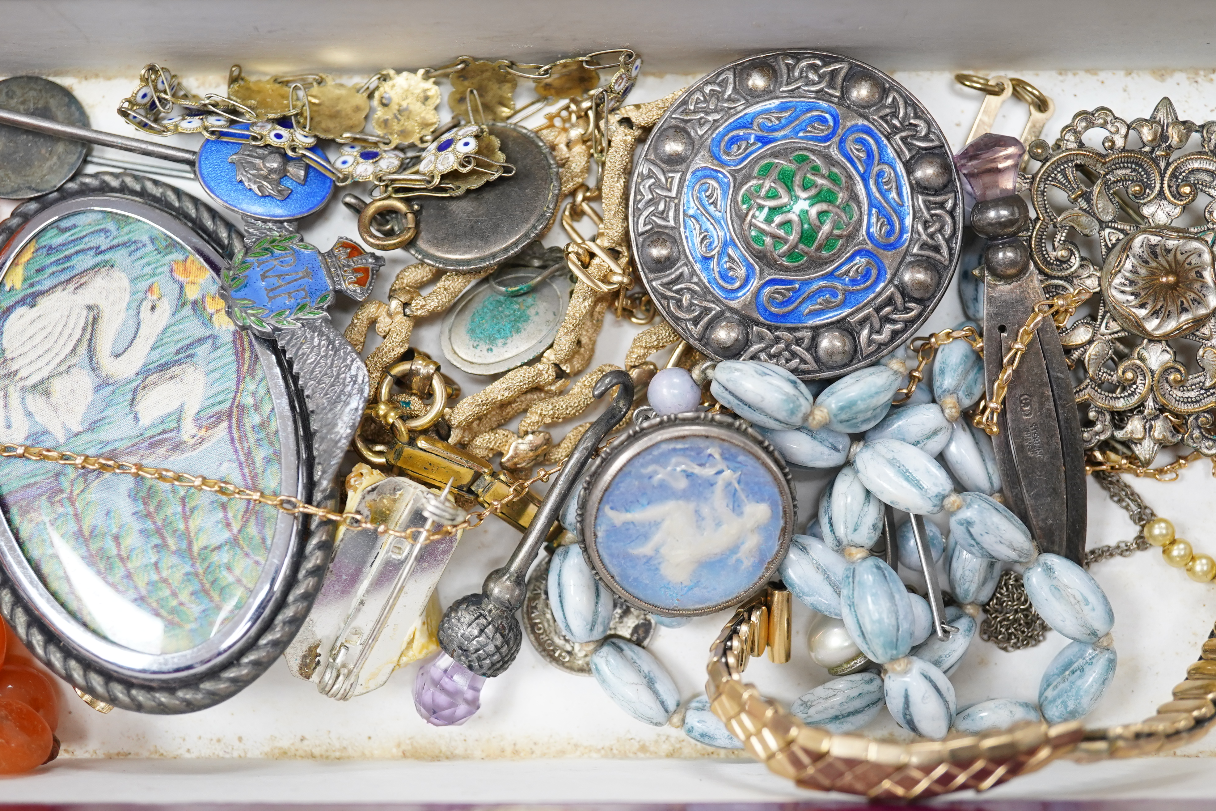 A mixed group of jewellery, including a yellow metal chain stamped 15c, 4.5 grams, a 9ct 'H' charm, a George VI silver and enamel Celtic style brooch, by A H Darby & Son, a sterling book mark, an agate bead necklace and